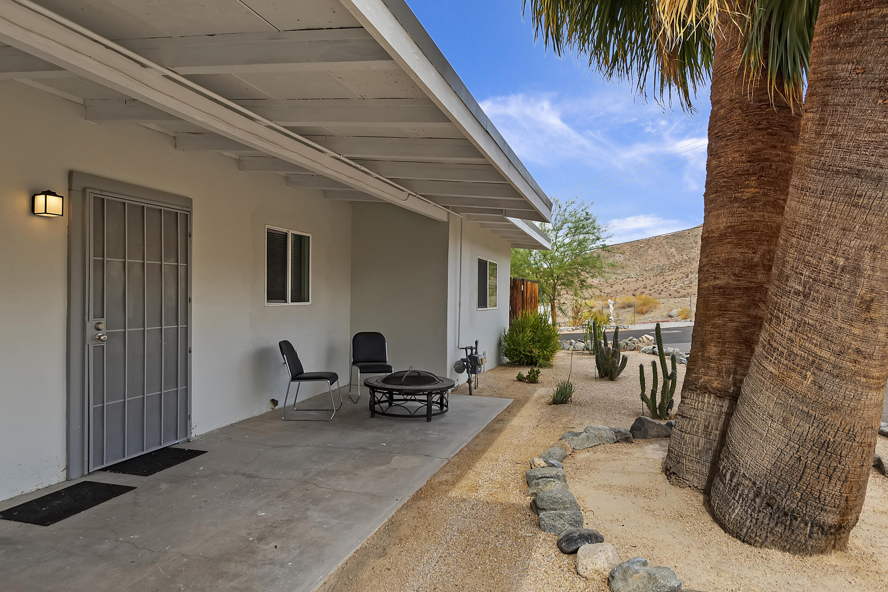 38957 Miller Lane Cathedral City, CA 92234 - Photo 5 of 34 a living room with furniture