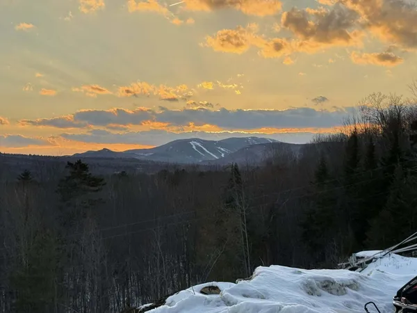 $1,100,000 | 3 Moose Ridge, Hanover, ME 04237