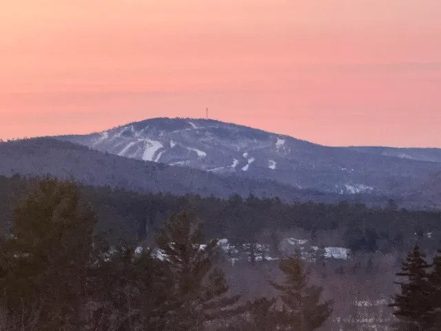 $1,100,000 | 3 Moose Ridge, Hanover, ME 04237
