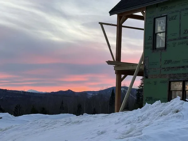 $1,100,000 | 3 Moose Ridge, Hanover, ME 04237