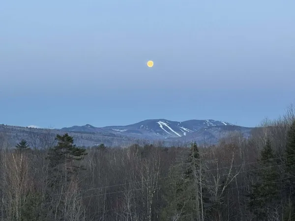 $1,100,000 | 3 Moose Ridge, Hanover, ME 04237