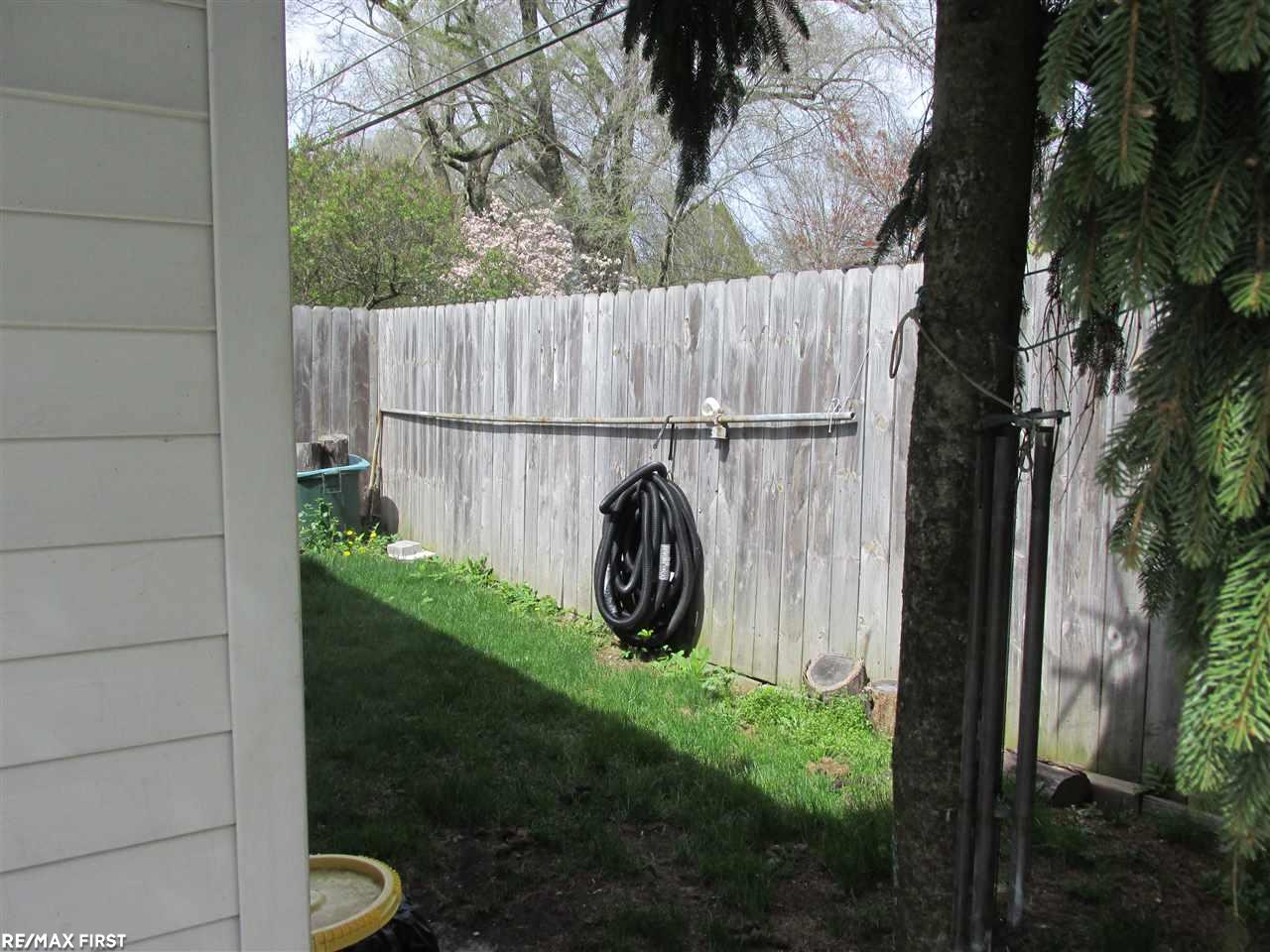 280 Alter Road Detroit, MI 48215 - Photo 10 of 27 31318590-11.JPG