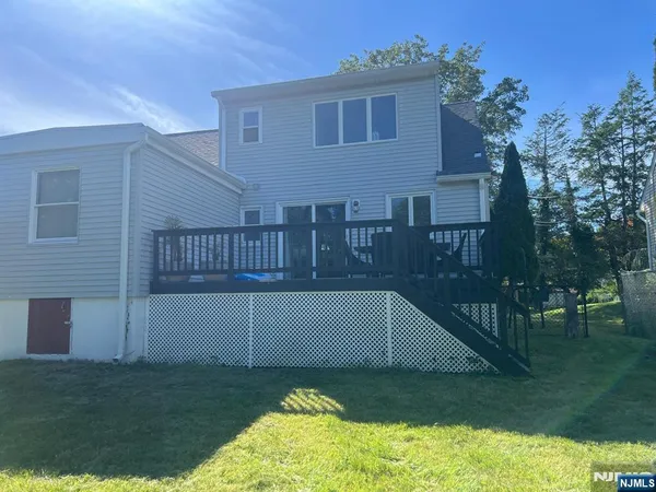 $570,000 | 6 Cedar Street, Pompton Lakes, NJ 07442