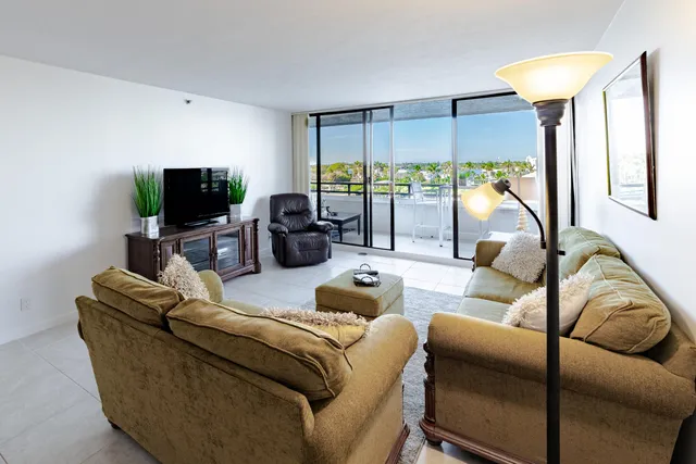 $3,500 | 3555 South Ocean Boulevard, Unit 515, South Palm Beach, FL 33480