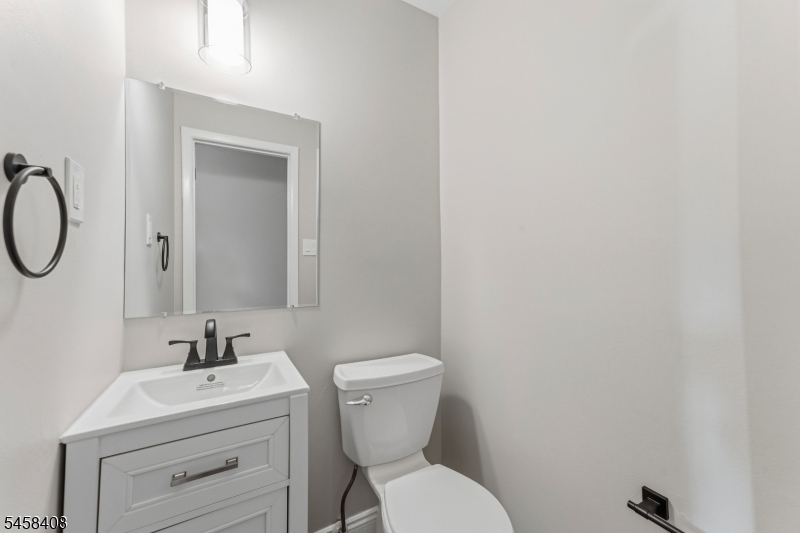 850 Robin Road Hillsborough, NJ 08844 - Photo 12 of 36 Gallery Image 12