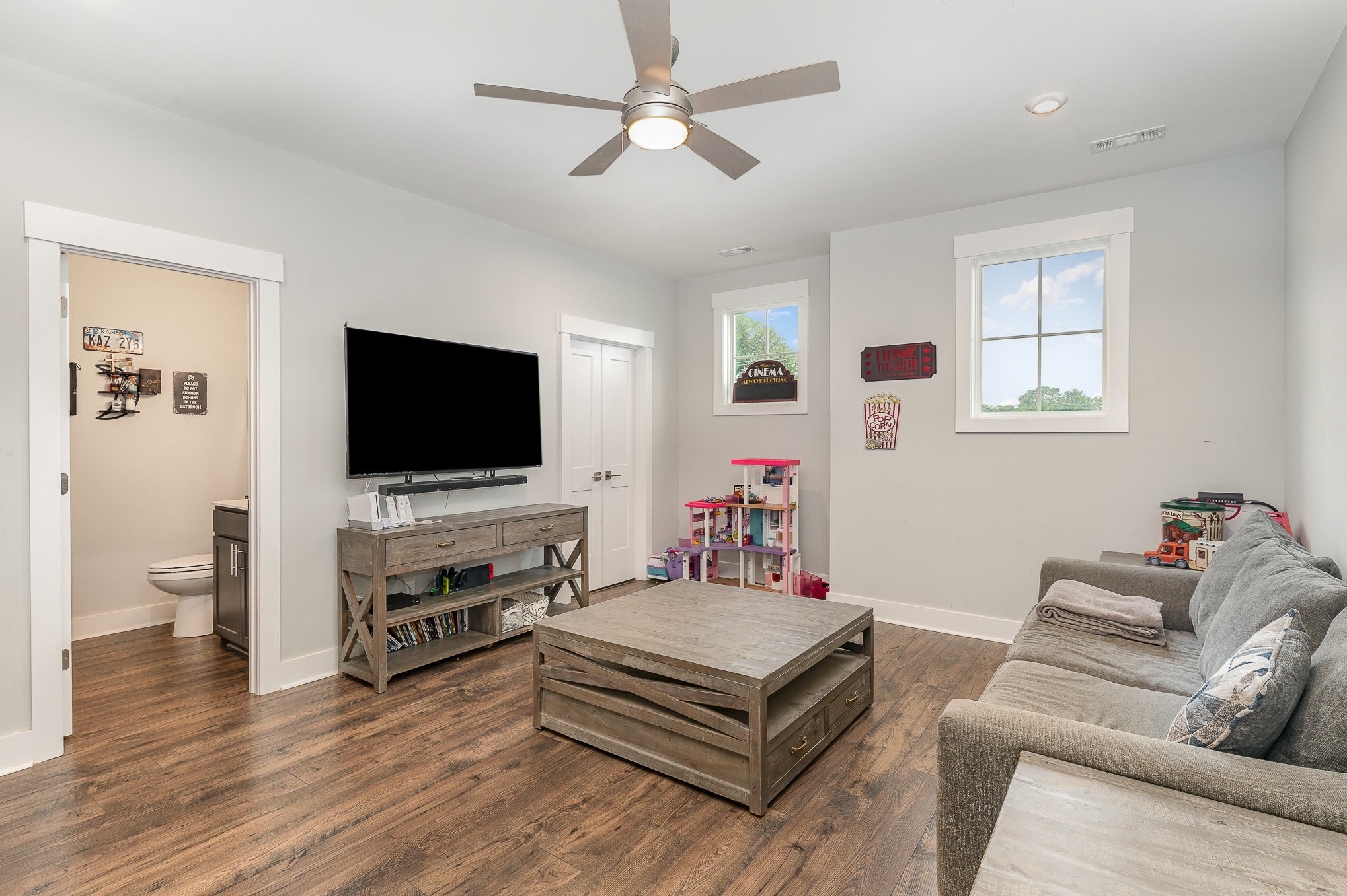 515 Vesta Road Lebanon, TN 37090 - Photo 14 of 31 a living room with furniture and a flat screen tv