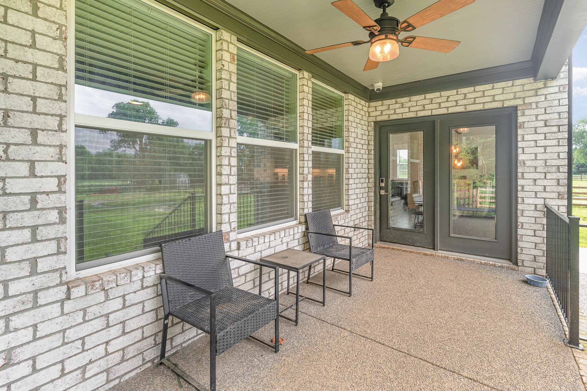 515 Vesta Road Lebanon, TN 37090 - Photo 27 of 31 a balcony with furniture and a potted plant