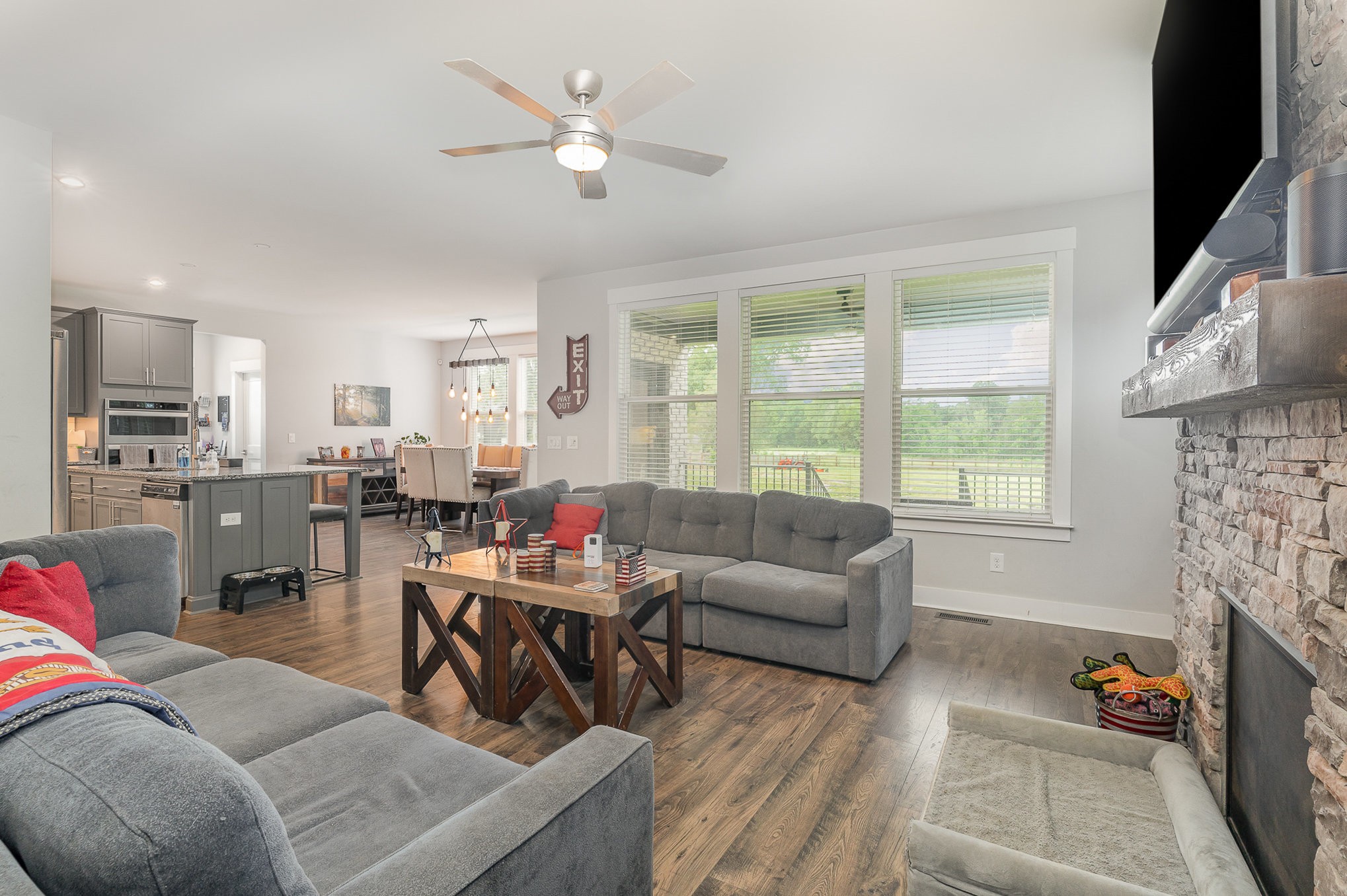 515 Vesta Road Lebanon, TN 37090 - Photo 6 of 31 a living room with furniture and a fireplace