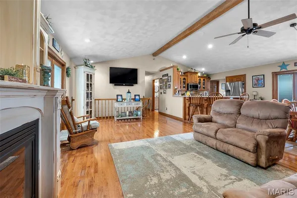$780,000 | 7633 Hwy F, Perryville, MO 63775