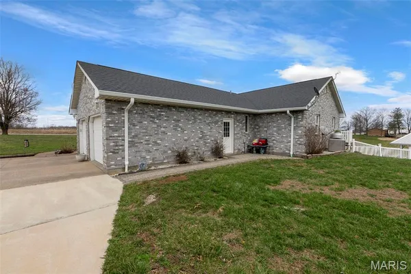 $780,000 | 7633 Hwy F, Perryville, MO 63775