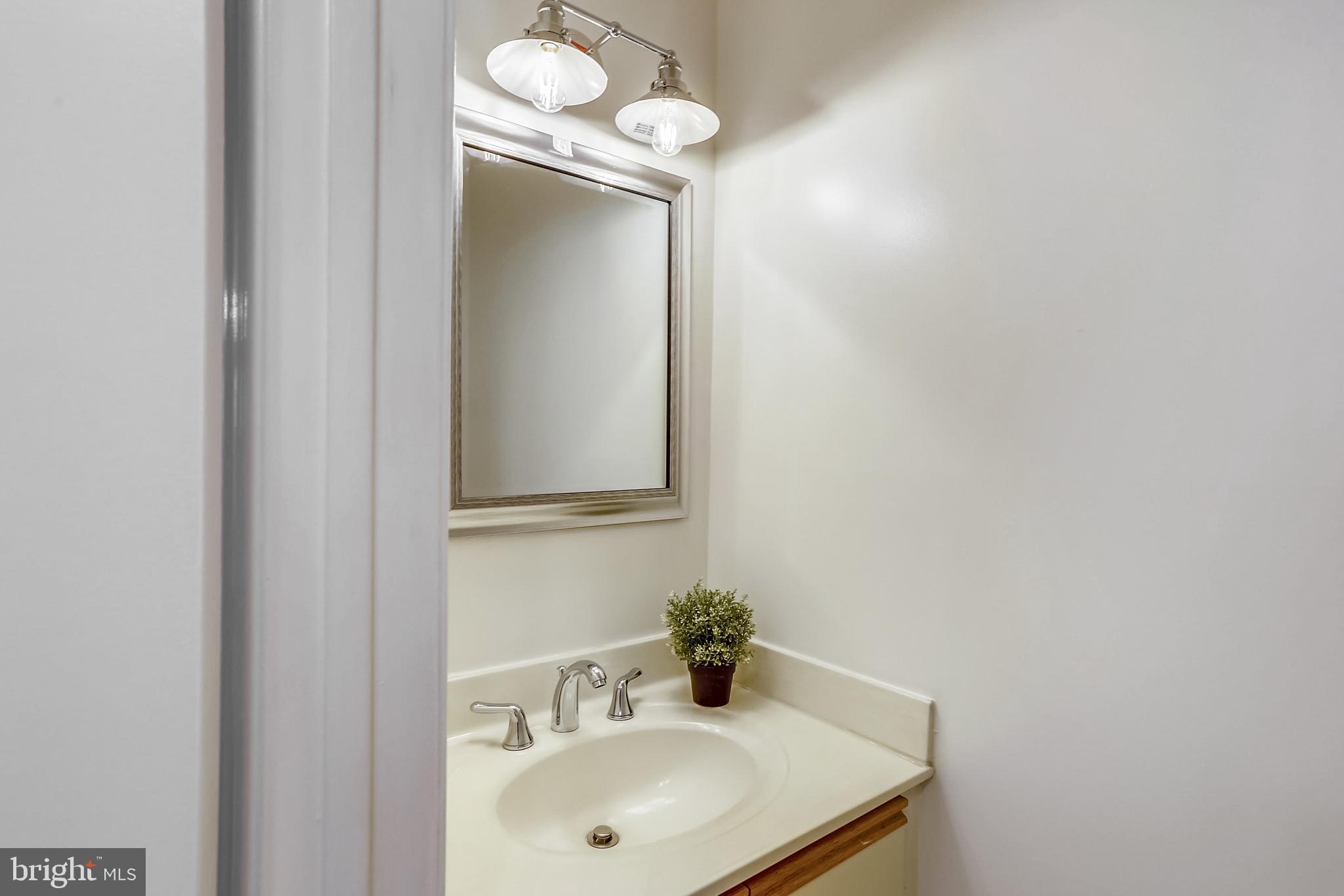 2113 Derby Ridge Lane, Unit 24 Silver Spring, MD 20910 - Photo 11 of 38 Powder room on Main Level