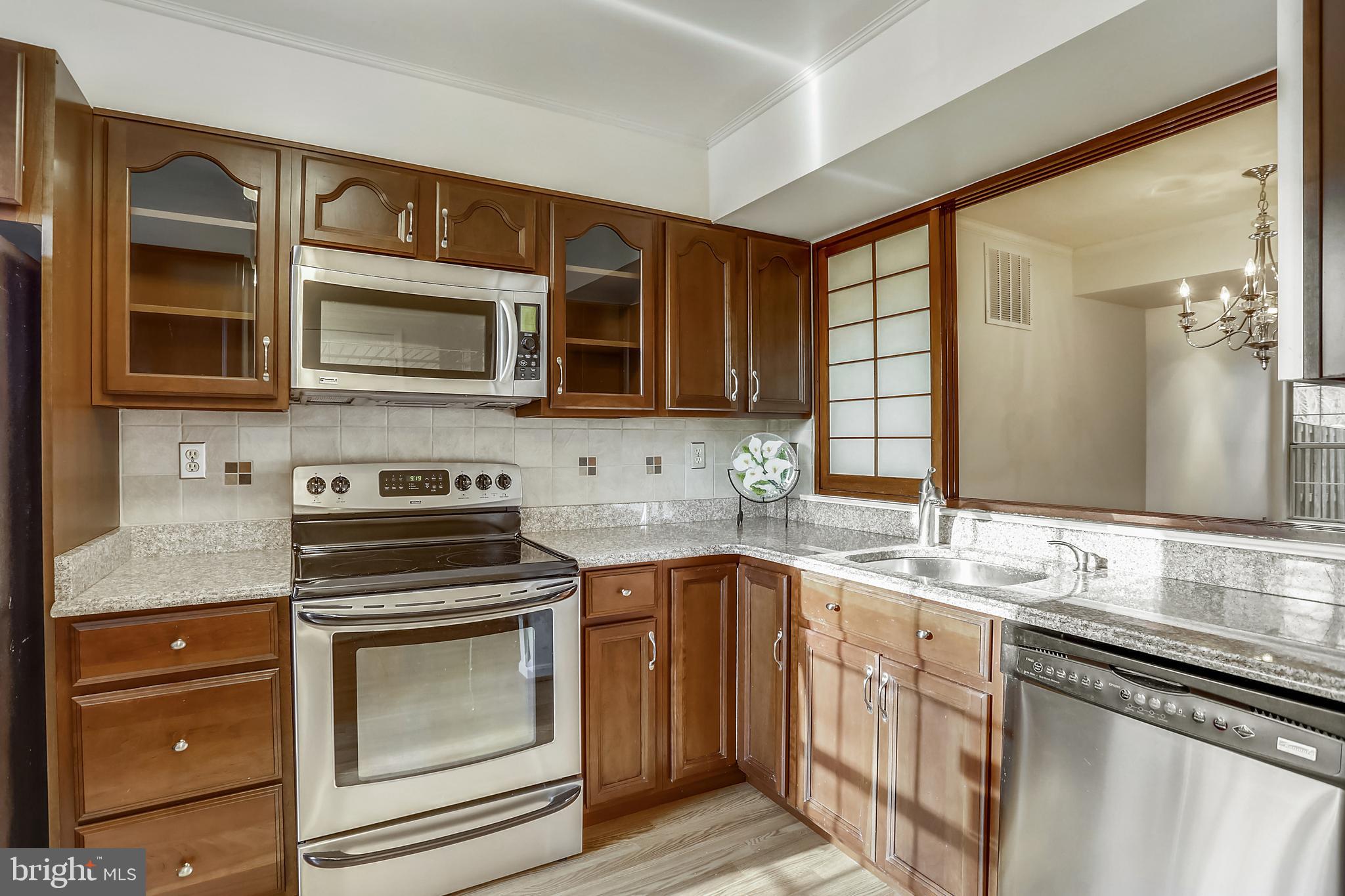 Stainless appliances and granite counters