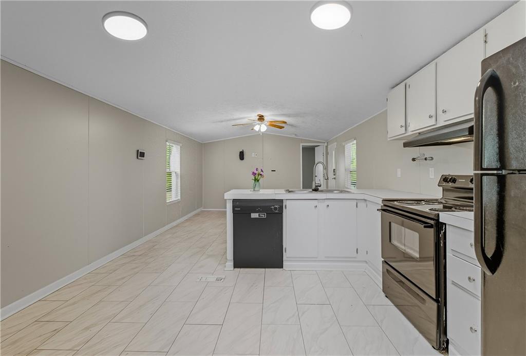 221 McAllister Road Cornelia, GA 30531 - Photo 20 of 58 a kitchen with granite countertop a sink stove and refrigerator