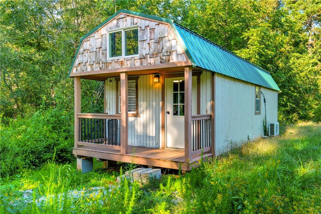 221 McAllister Road Cornelia, GA 30531 - Photo 4 of 58 a front view of a house with a yard