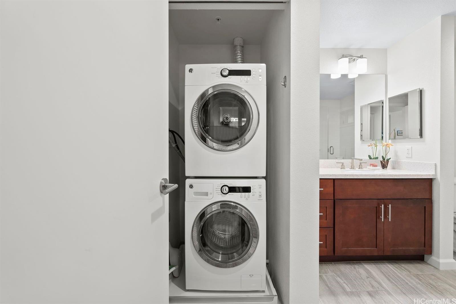 361 Kailua Road, Unit RD8205 Kailua, HI 96734 - Photo 21 of 23 a utility room with sink dryer and washer