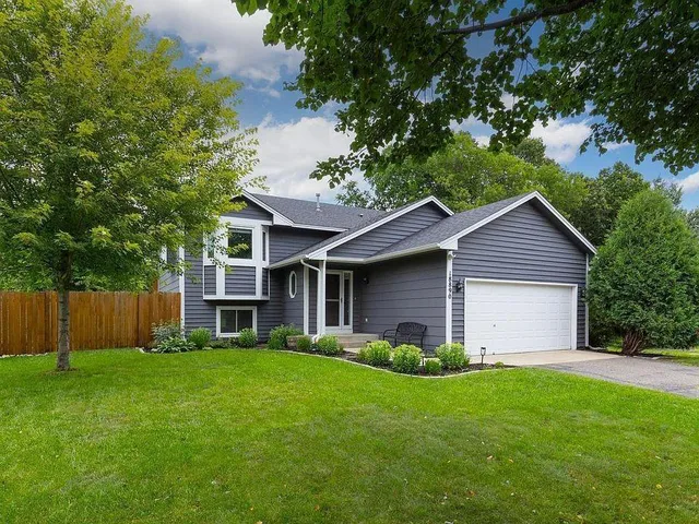 $2,750 | 18890 Barrington Drive, Eden Prairie, MN 55346
