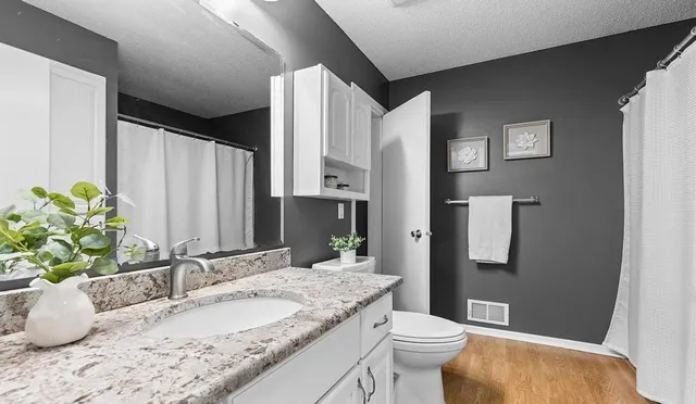 $2,750 | 18890 Barrington Drive, Eden Prairie, MN 55346