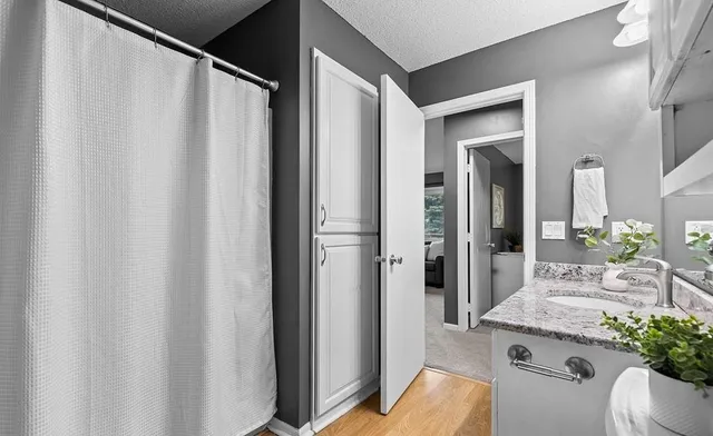 $2,750 | 18890 Barrington Drive, Eden Prairie, MN 55346