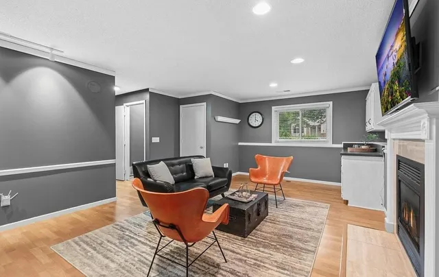 $2,750 | 18890 Barrington Drive, Eden Prairie, MN 55346