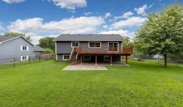 $2,750 | 18890 Barrington Drive, Eden Prairie, MN 55346