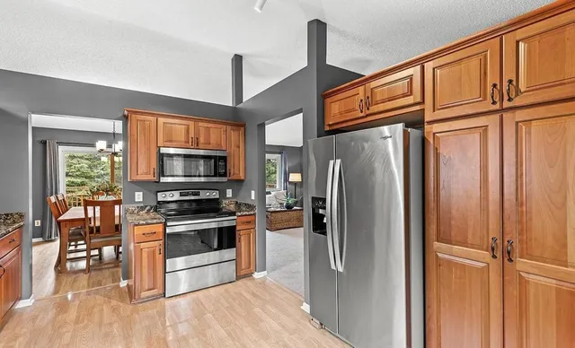 $2,750 | 18890 Barrington Drive, Eden Prairie, MN 55346