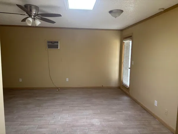 $1,895 | 11388 North 111th Avenue, Youngtown, AZ 85363