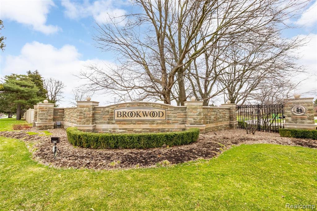 861 Augusta Drive Rochester Hills, MI 48309 - Photo 32 of 37