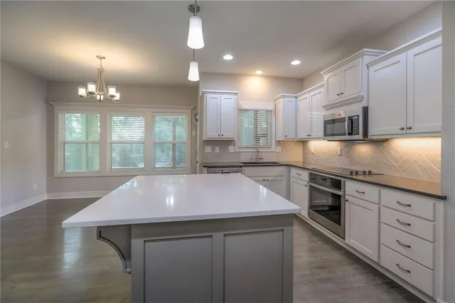 $600,000 | 1305 Northeast Goshen Drive, Lee's Summit, MO 64064