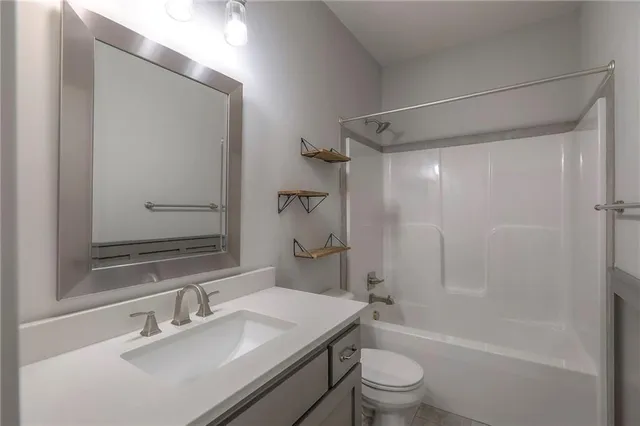 $600,000 | 1305 Northeast Goshen Drive, Lee's Summit, MO 64064