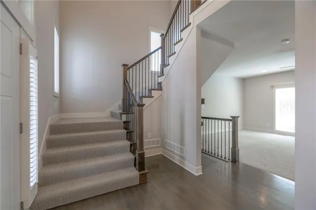 $600,000 | 1305 Northeast Goshen Drive, Lee's Summit, MO 64064