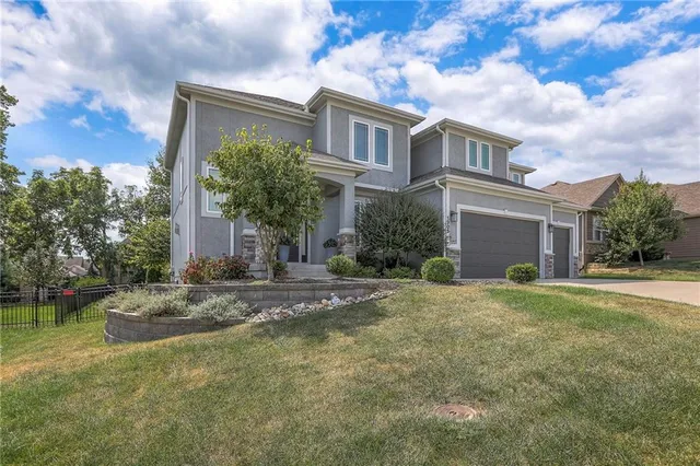 $600,000 | 1305 Northeast Goshen Drive, Lee's Summit, MO 64064