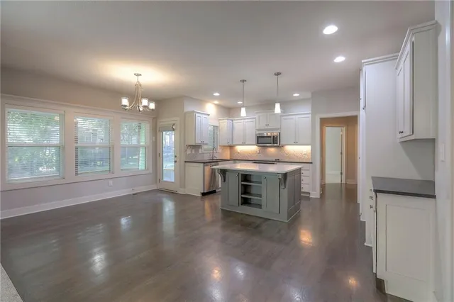 $600,000 | 1305 Northeast Goshen Drive, Lee's Summit, MO 64064