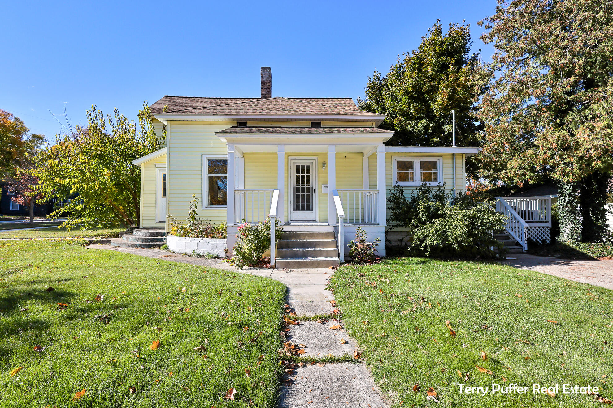 216 Jefferson Street Hart, MI 49420 - Photo 2 of 27 00000226