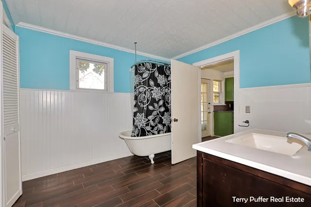 $179,900 | 216 Jefferson Street, Hart, MI 49420