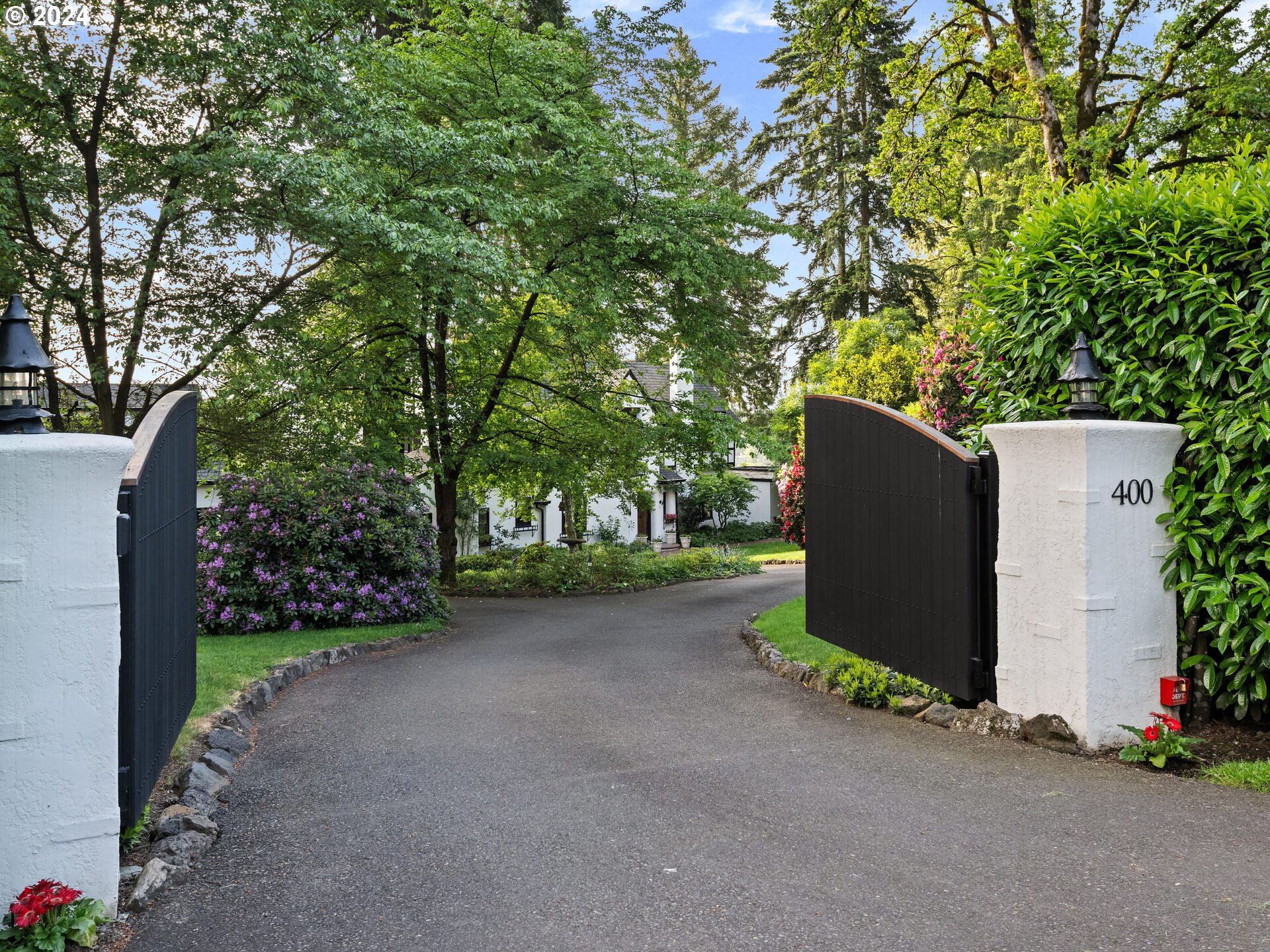 400 Southwest Edgecliff Road Portland, OR 97219 - Photo 1 of 47 Gallery Image 1