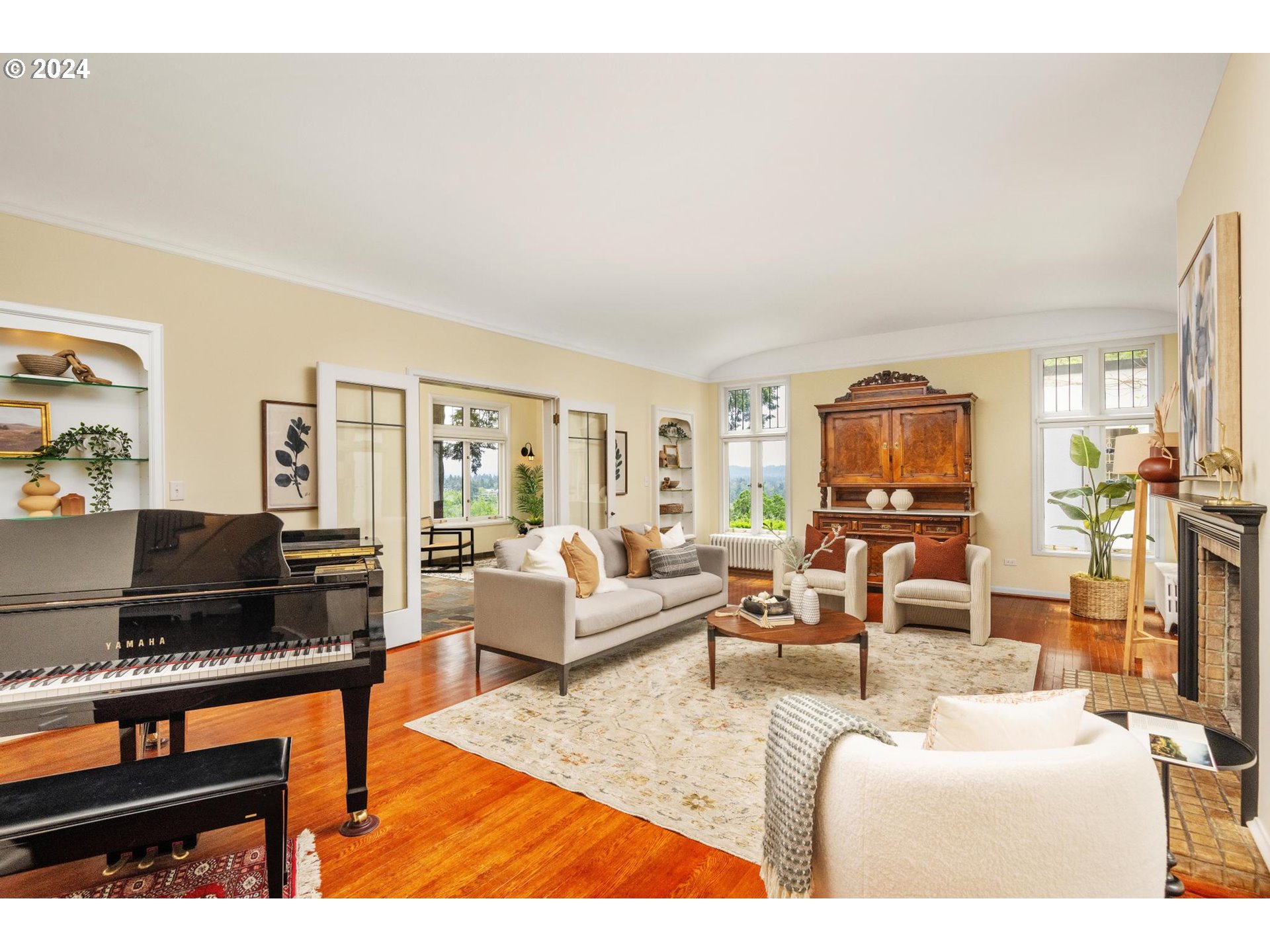 400 Southwest Edgecliff Road Portland, OR 97219 - Photo 12 of 47 Living Room