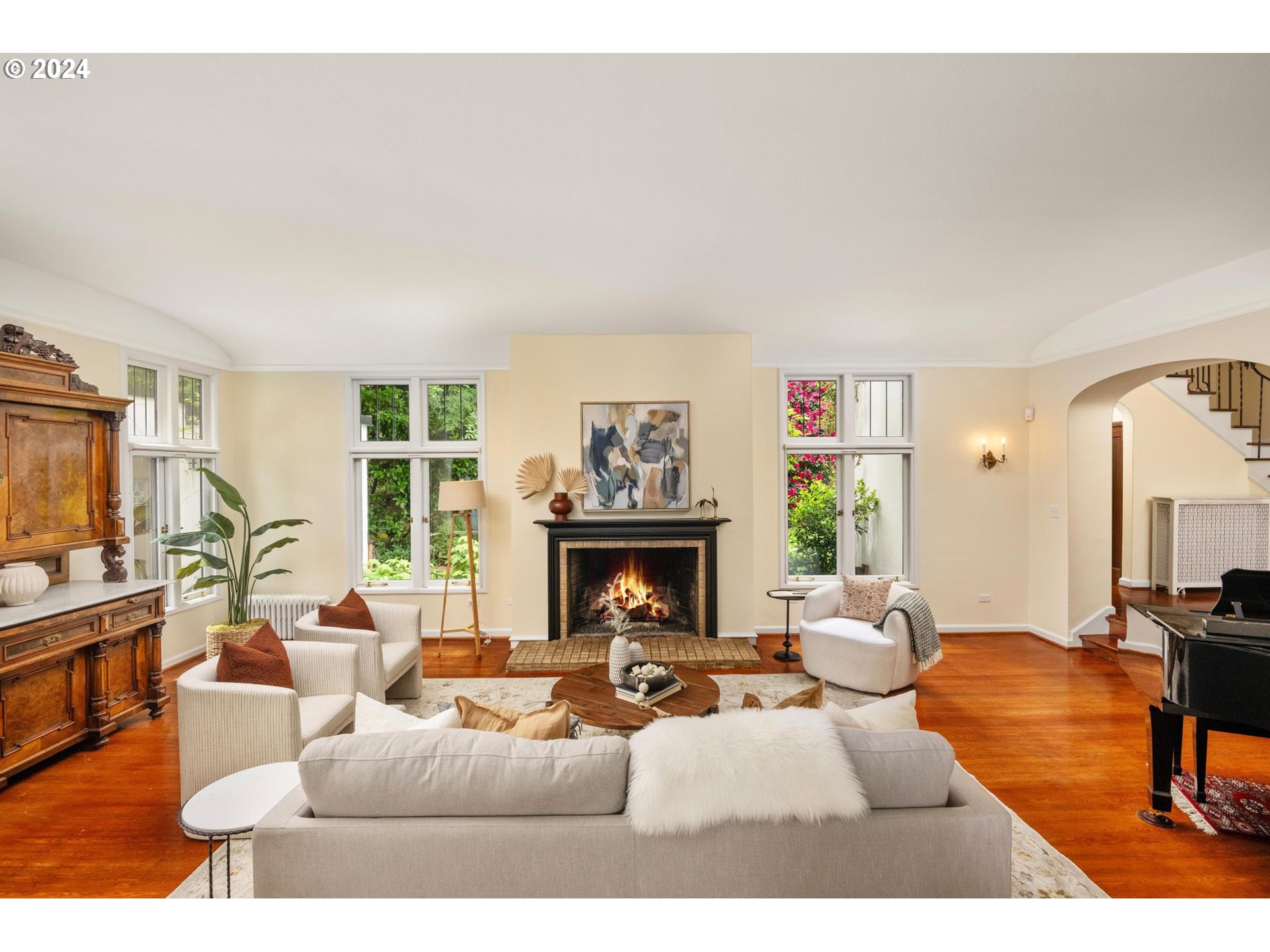 400 Southwest Edgecliff Road Portland, OR 97219 - Photo 13 of 47 Living Room