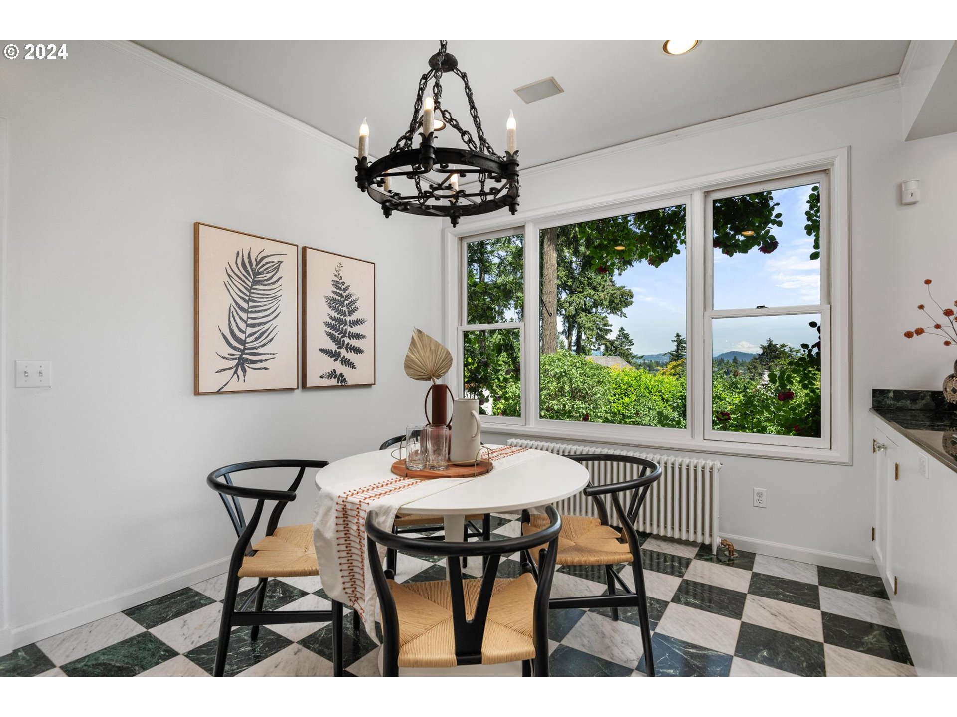 400 Southwest Edgecliff Road Portland, OR 97219 - Photo 21 of 47 Kitchen/Nook