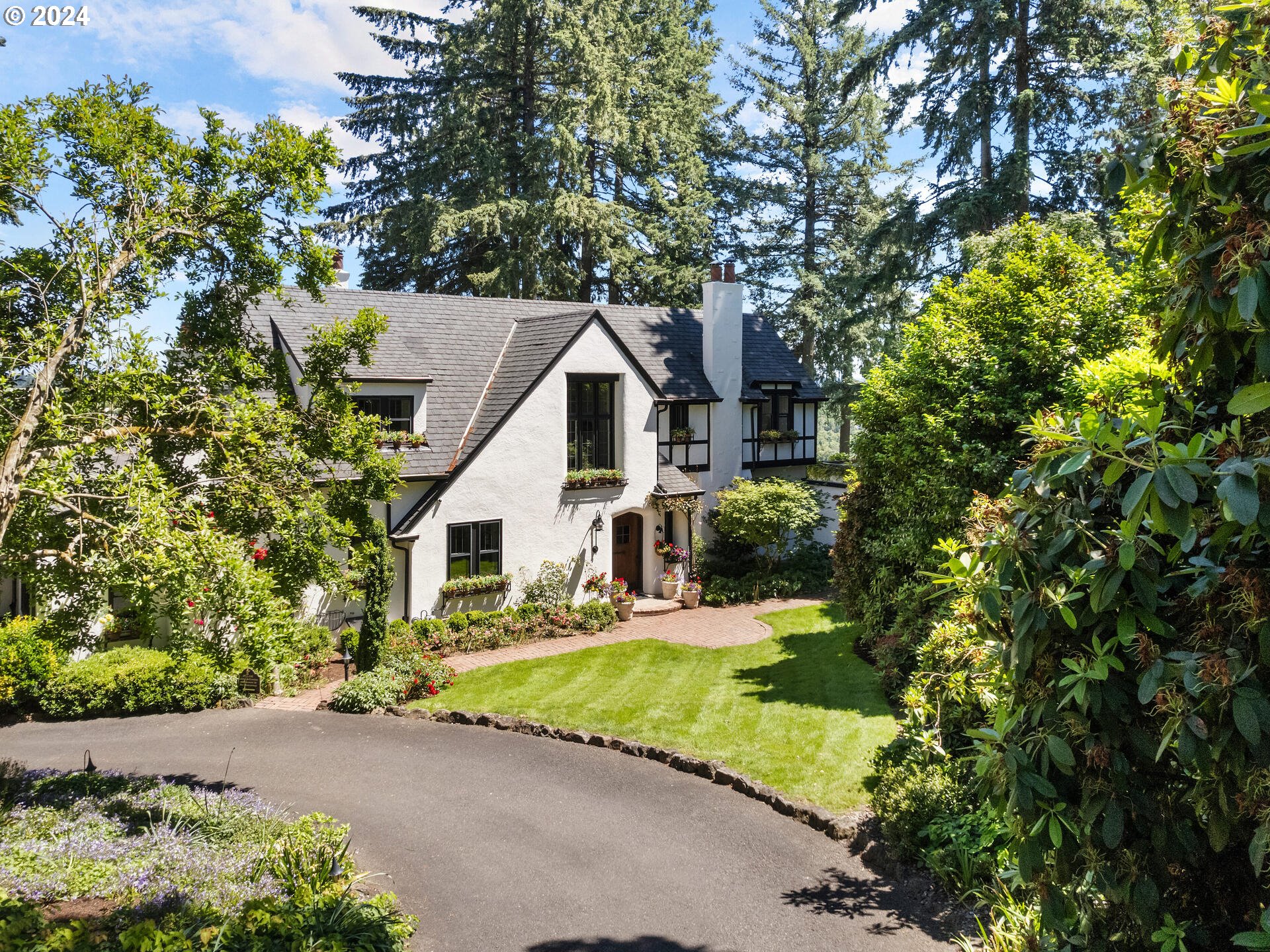 400 Southwest Edgecliff Road Portland, OR 97219 - Photo 3 of 47 Gallery Image 3