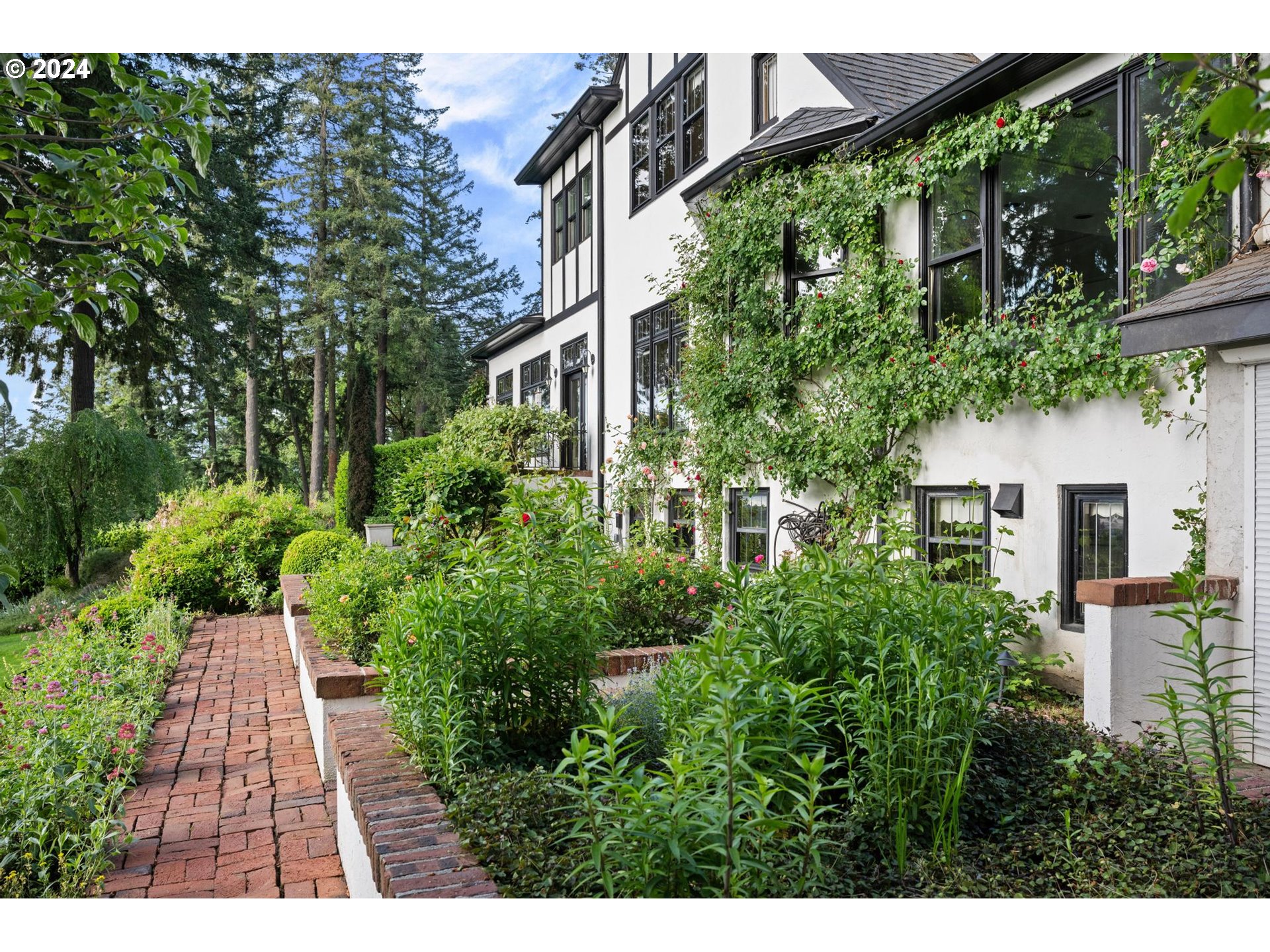 400 Southwest Edgecliff Road Portland, OR 97219 - Photo 45 of 47 Garden