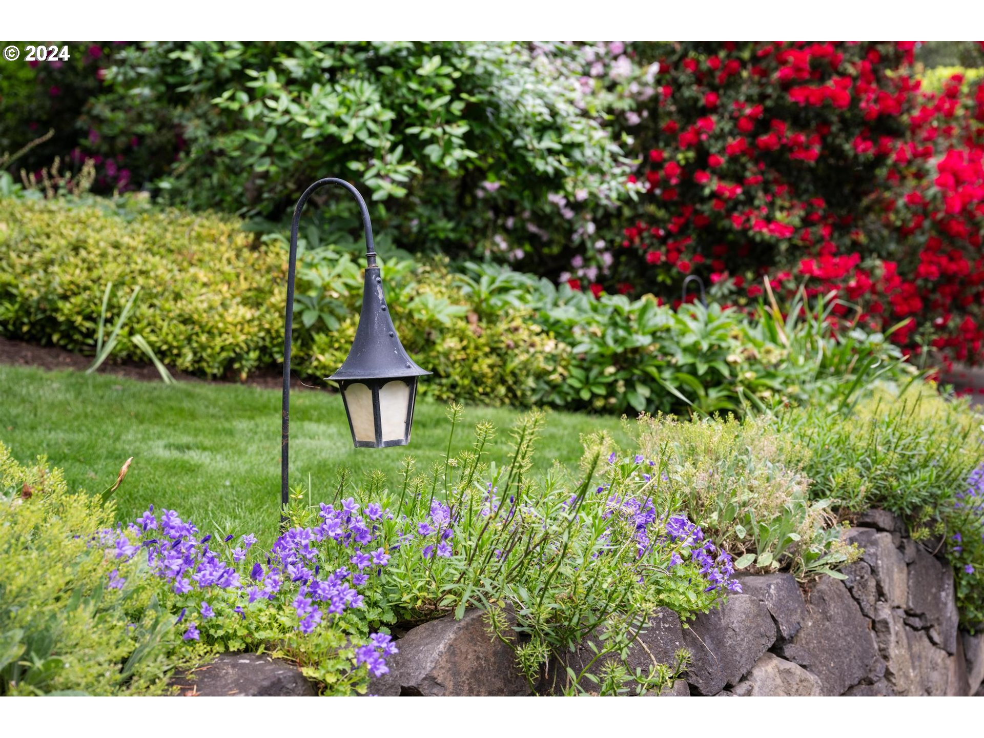 400 Southwest Edgecliff Road Portland, OR 97219 - Photo 46 of 47 Garden