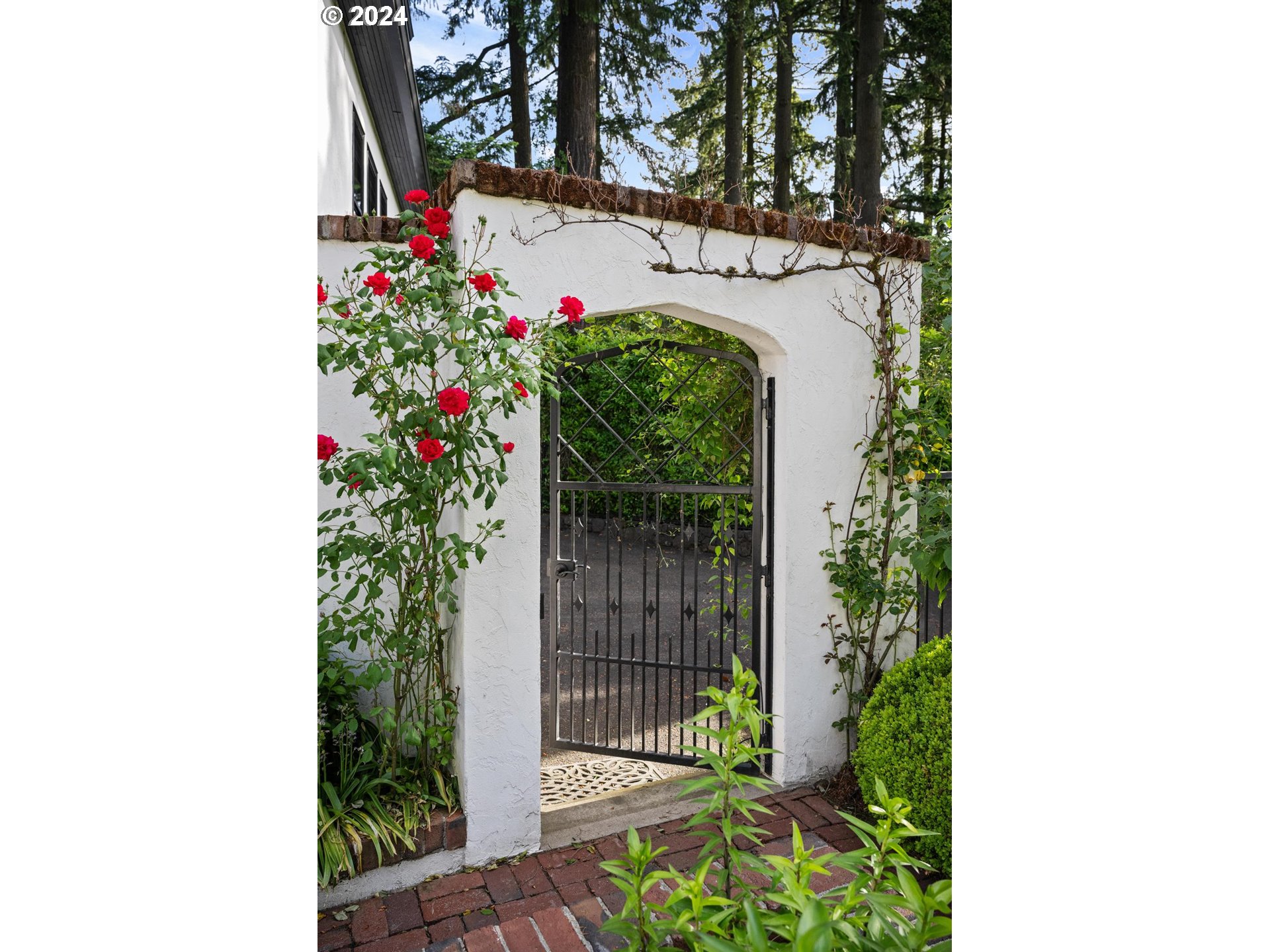 400 Southwest Edgecliff Road Portland, OR 97219 - Photo 6 of 47 Garden