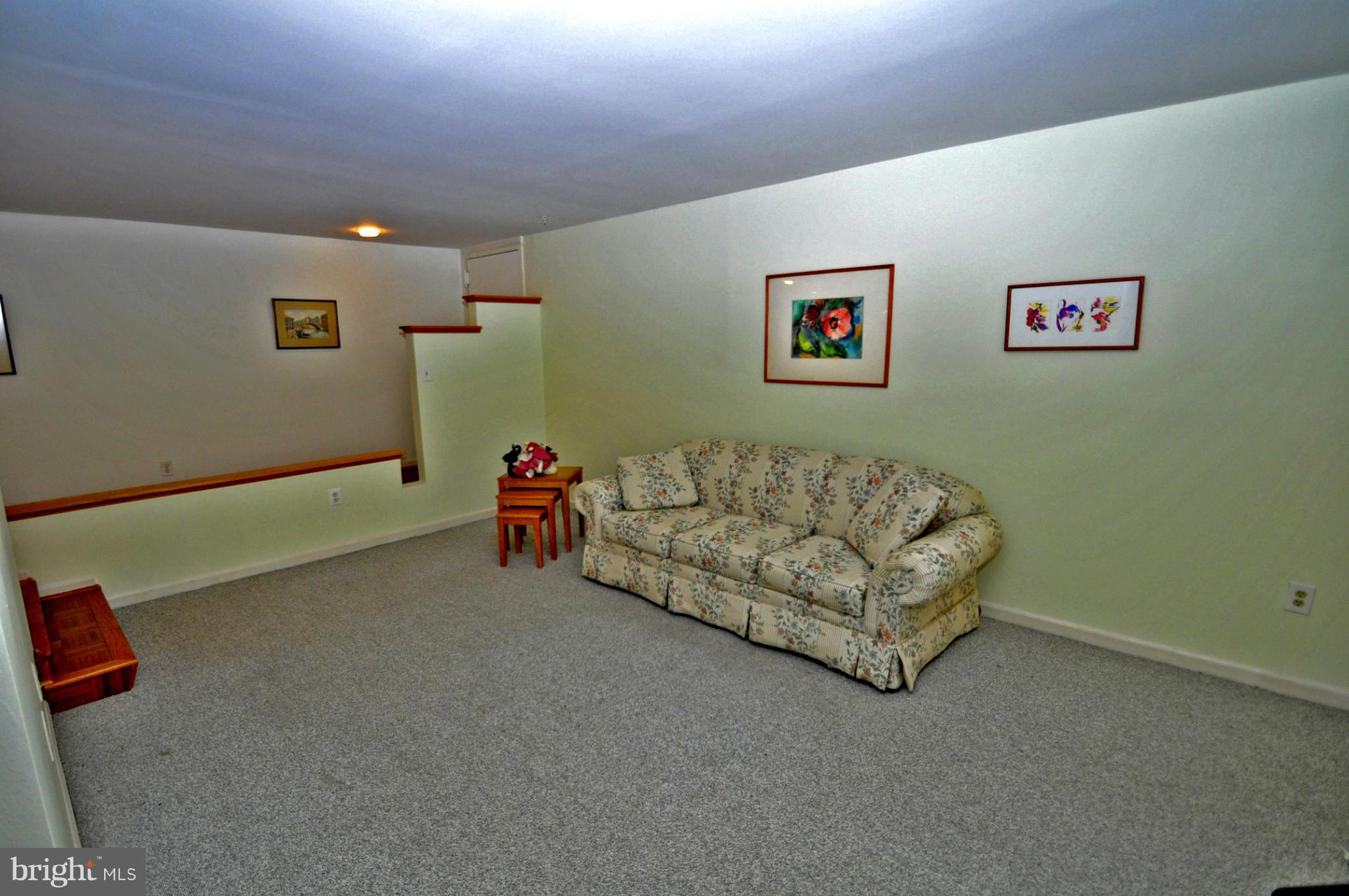 142 Georgetown Road, Unit 8 Annapolis, MD 21403 - Photo 3 of 17 Living Room