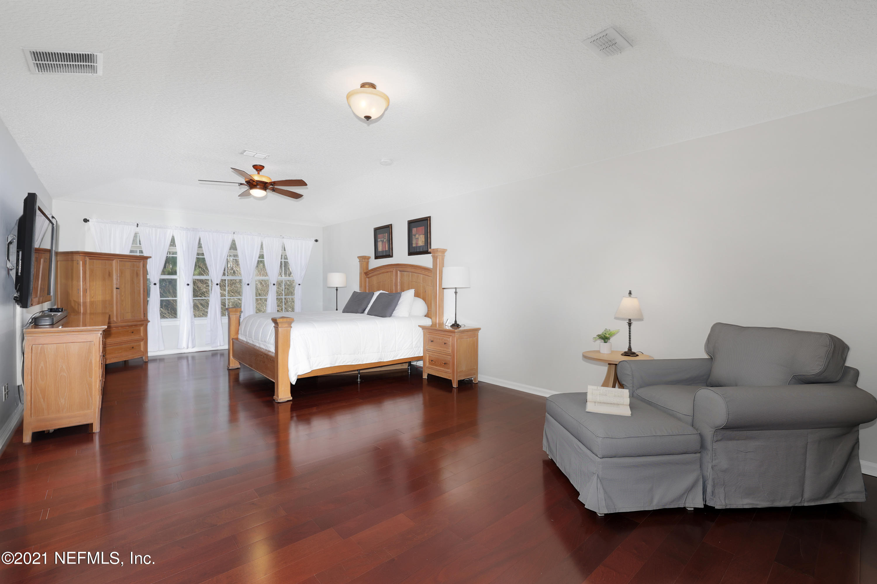 6286 Battlegate Road Jacksonville, FL 32258 - Photo 17 of 32 Vaulted Ceiling & Mahogany Floors