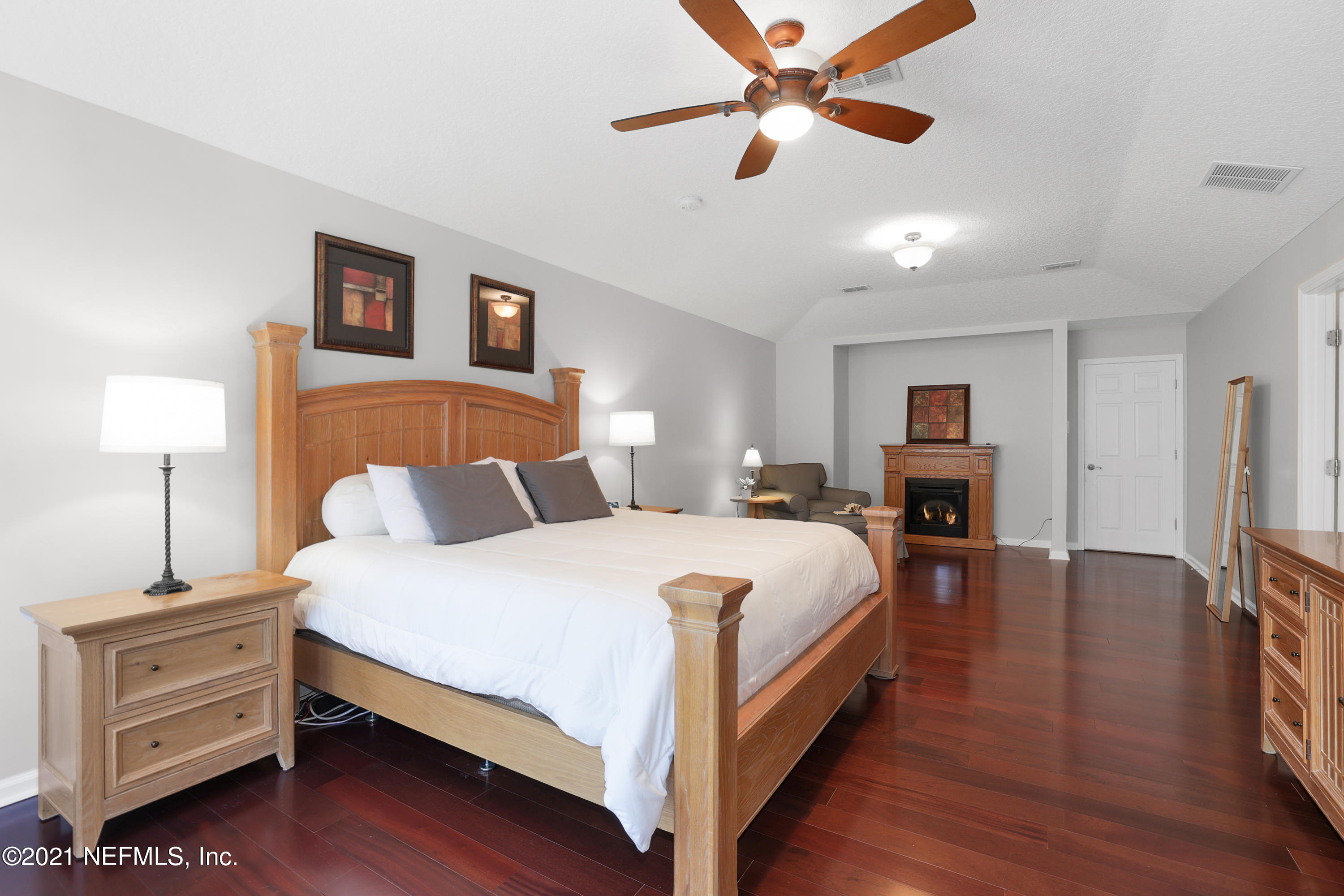 6286 Battlegate Road Jacksonville, FL 32258 - Photo 5 of 32 Extra Large Owner's Suite w Seating Area