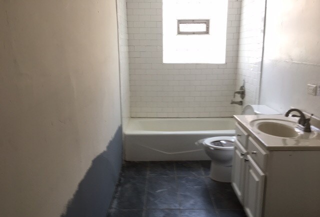 725 East 152nd Street Phoenix, IL 60426 - Photo 11 of 13 a bathroom with a sink and a bathtub
