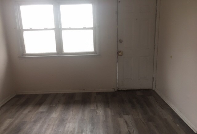 725 East 152nd Street Phoenix, IL 60426 - Photo 5 of 13 an empty room with a window