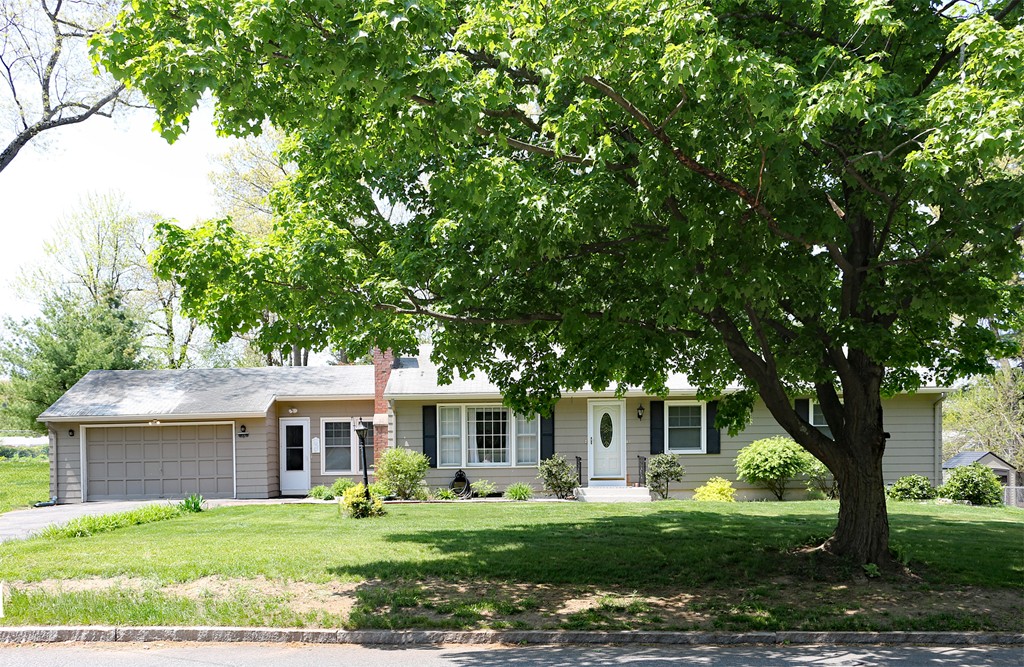 32 Sawmill Road Springfield, MA 01118 - Photo 1 of 14
