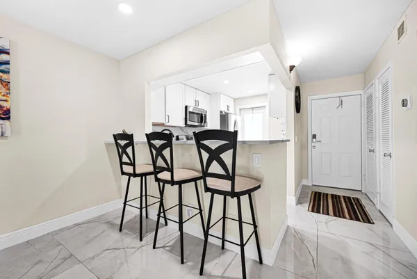 $2,700 | 400 Southeast 10th Street, Unit 105, Deerfield Beach, FL 33441