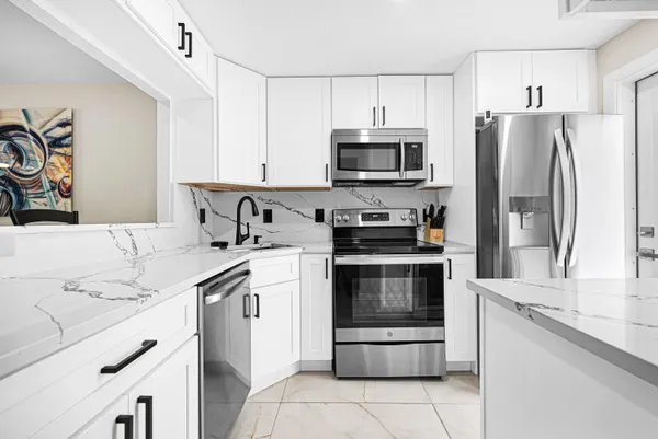 $2,700 | 400 Southeast 10th Street, Unit 105, Deerfield Beach, FL 33441